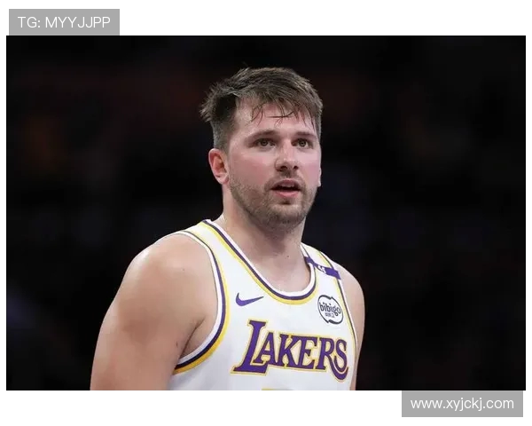 卢卡东契奇引领新生代篮球风潮展现全能球场统治力